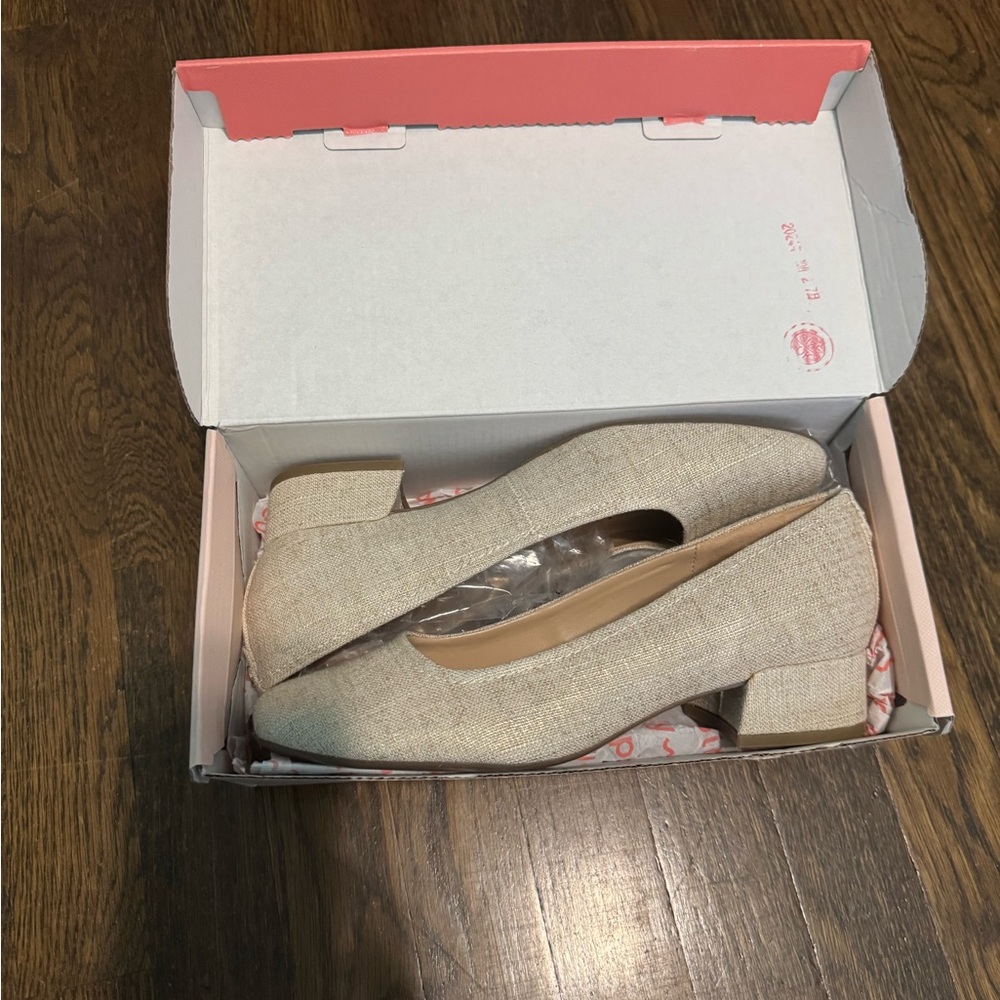 Easy Spirit Women's Beige Block Heel Short Pumps - Picture 5 of 7